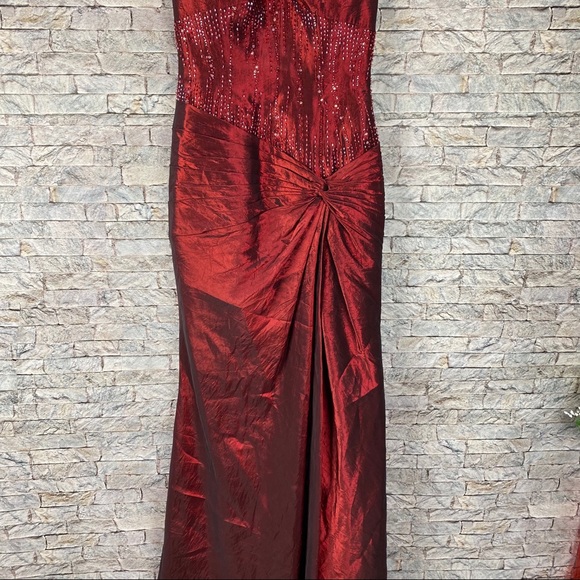 Pretty Me Prom by Moonlight Red  Size 2 Gown - Picture 10 of 14